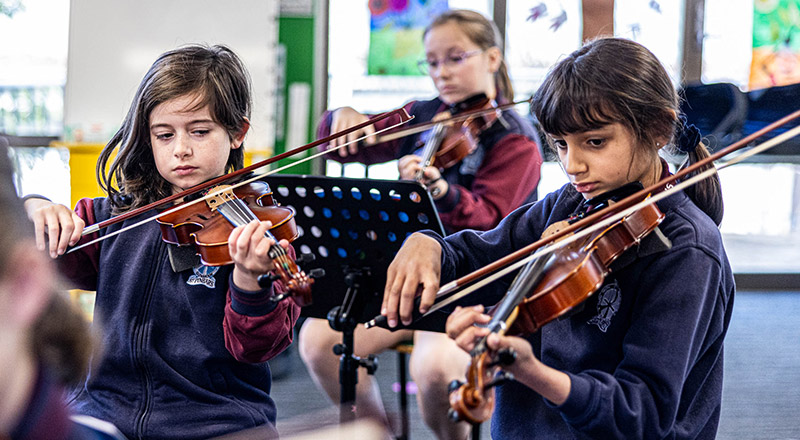St Finbar's Glenbrook Primary students playing viola