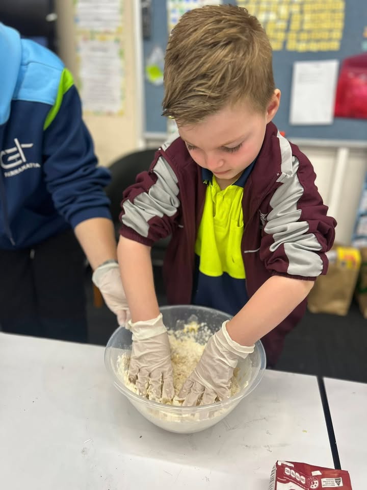 617762377044461_1158490399638320-1