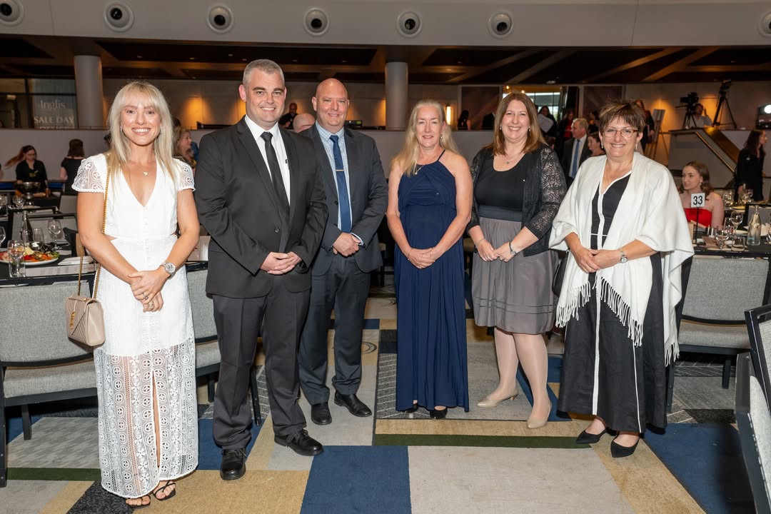 617762377044461_1240878741399485-1