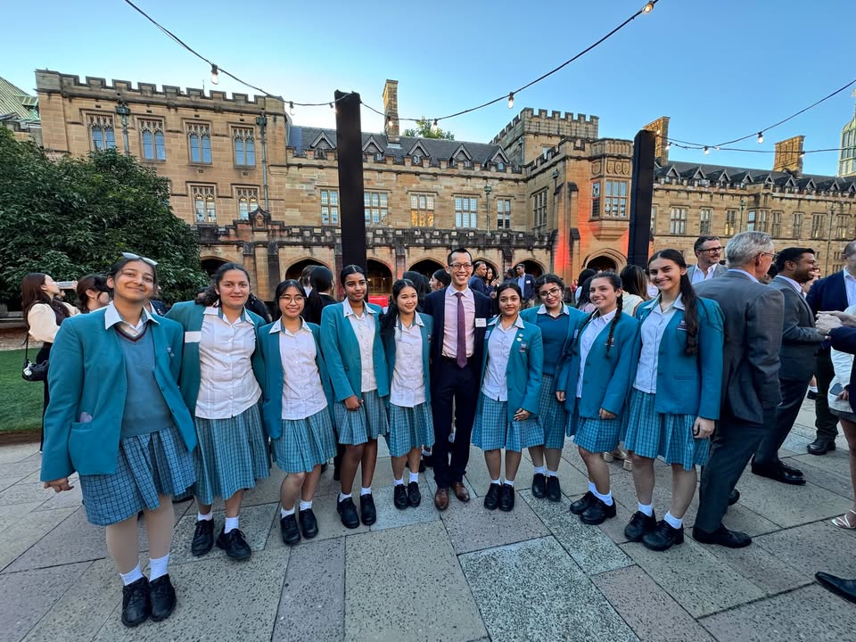 617762377044461_1260476196106406-1