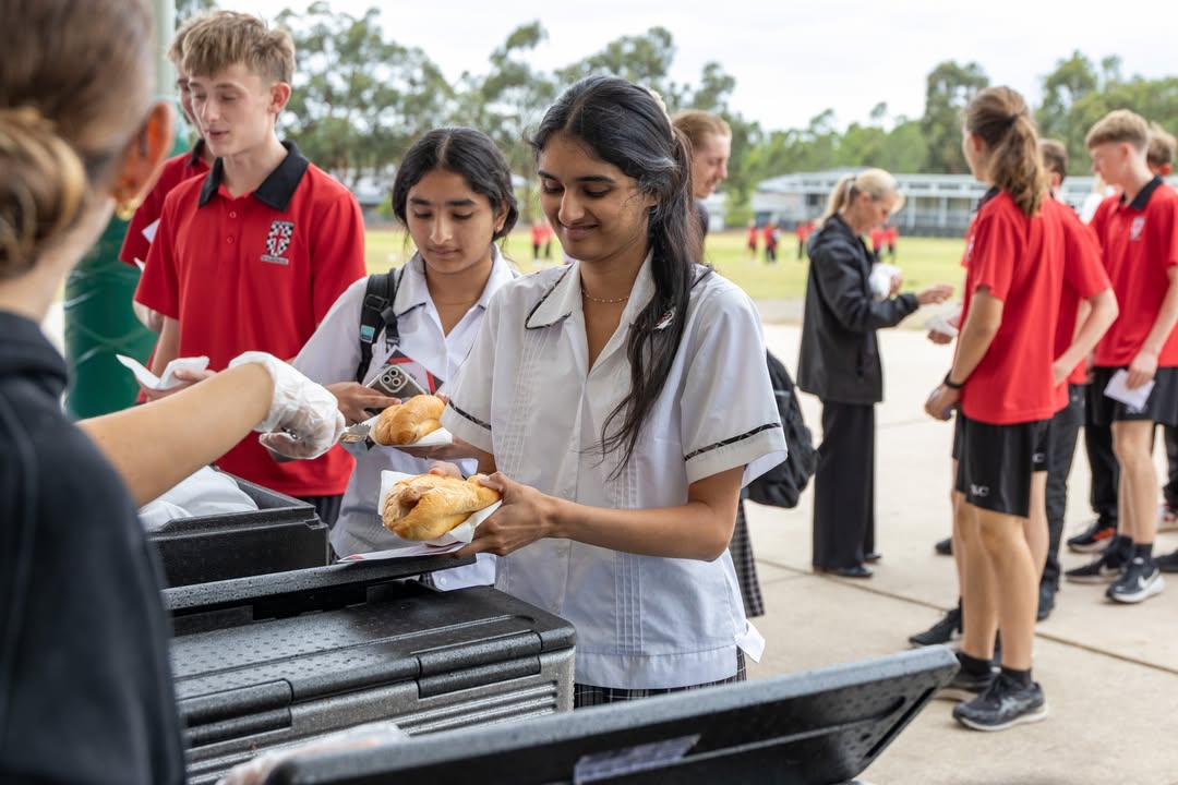 617762377044461_1296228765864482-1