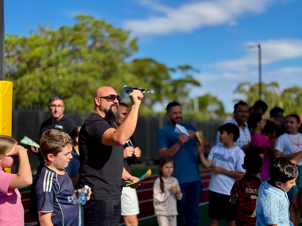 617762377044461_1344579904362701-1