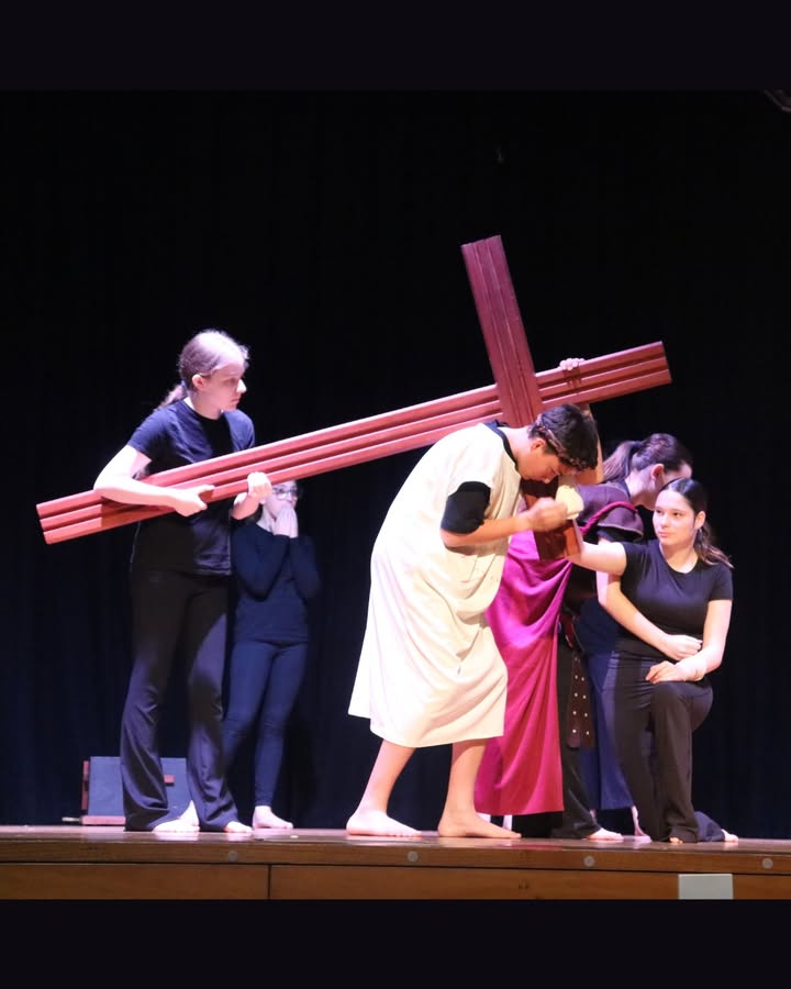 617762377044461_1358490232971668-1