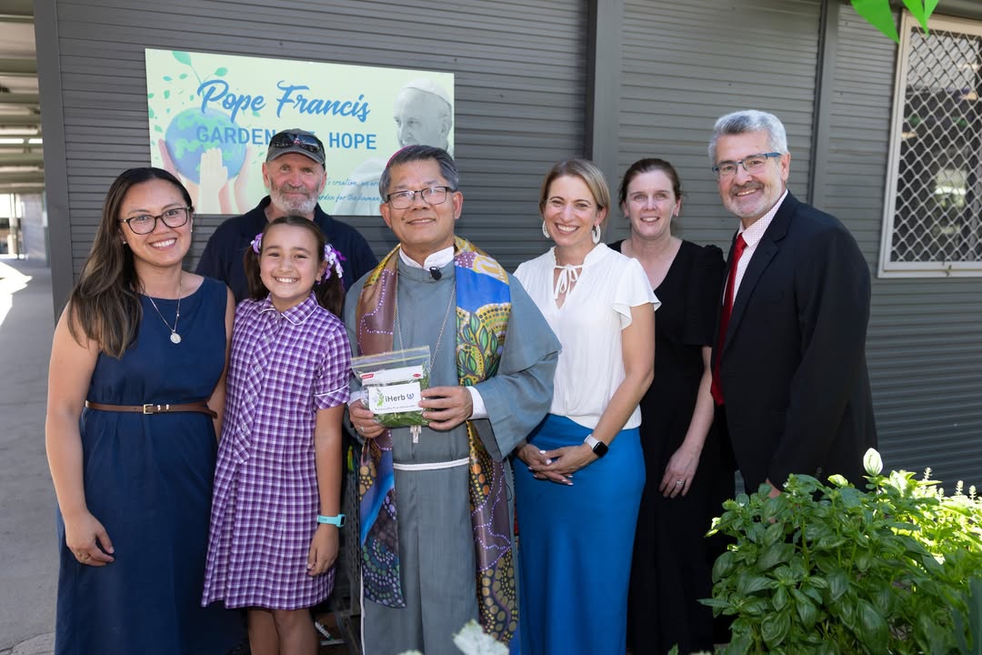 617762377044461_1373875714766453-1