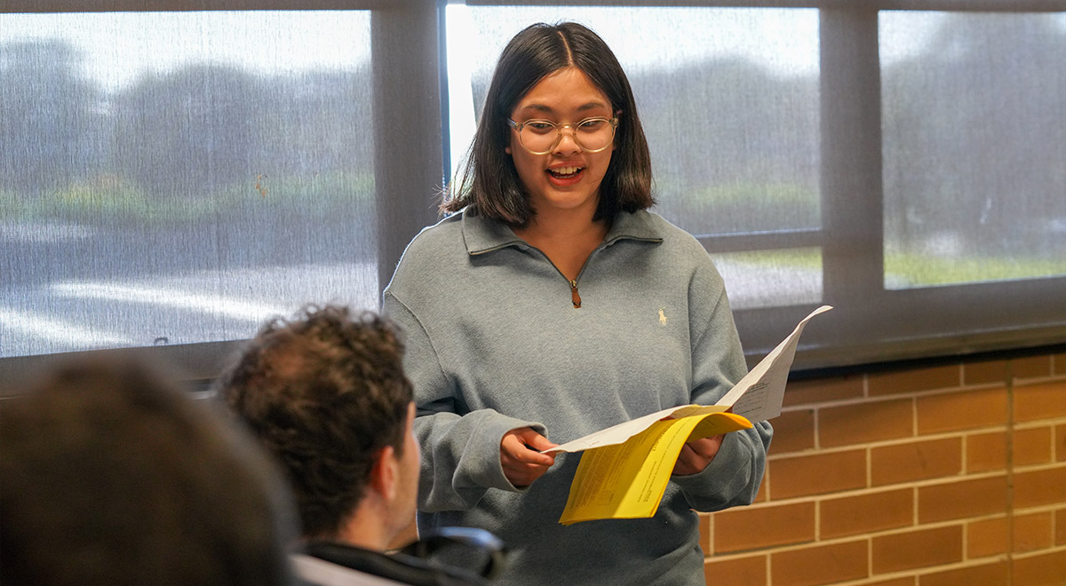 Olivia Moll teaching a student